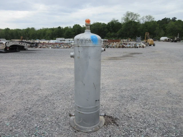 KW International 16" x 3' Vertical Blowcase Pressure Vessel — product image 3 of 6