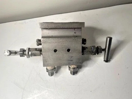 Parker PGI M-650SCG Transmitter Isolation Block & Bleed Valve 6000PSI SS — product image 4 of 4
