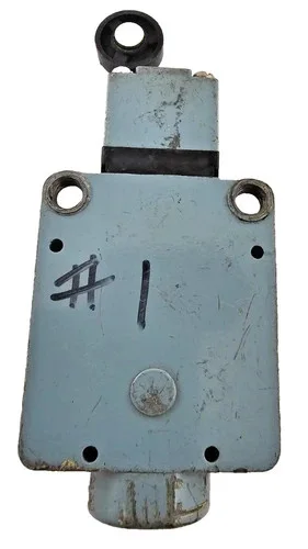 Telemecanique XCKL115 Limit Switch with Roller Lever — product image 4 of 7