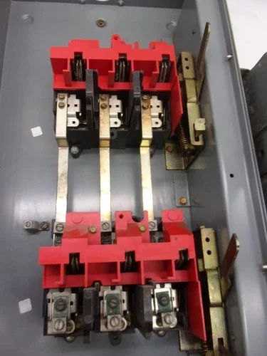 Siemens I-T-E NFR351DTK Double Throw Safety Switch 30A 600V 3P Non-Fusible NEMA 3R — product image 4 of 9