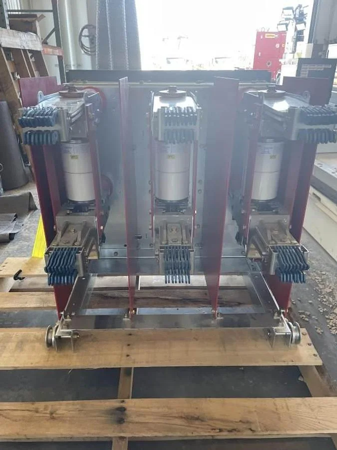 Eaton RPD3K0400 Enclosed Circuit Breaker 400A Frame — product image 2 of 5