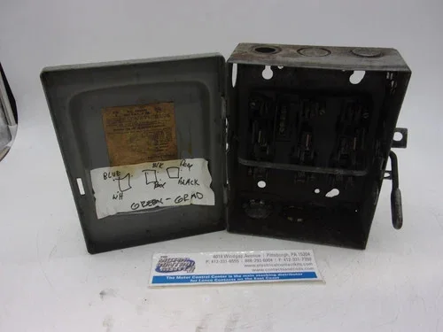 Square D Heavy Duty Safety Switch 30A 3P Fusible 240V NEMA 1 — product image 2 of 8