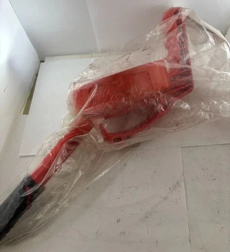 OilSafe Stretch Spout Lid, Red — product image 4 of 5