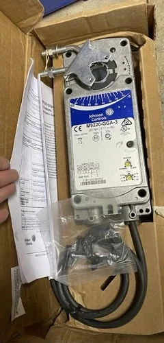 Johnson Controls M9220-GGA-3 Electric Spring Return Actuator 177 in-lb 24VAC/DC — primary product image