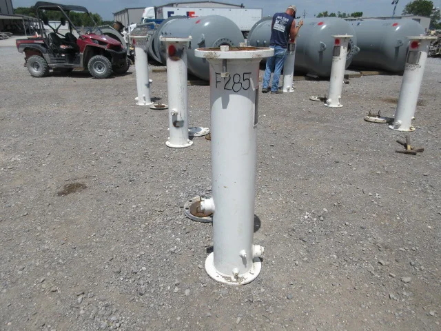 Valerus SS256-0 Vertical Pressure Vessel 8-5/8" x 3'9" — product image 8 of 10