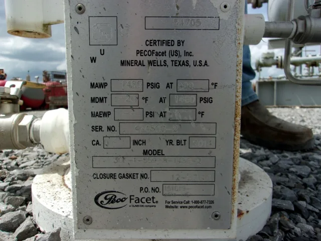 PECOFacet Vertical Gas Filter Housing 8-5/8 in x 16 in — product image 5 of 11