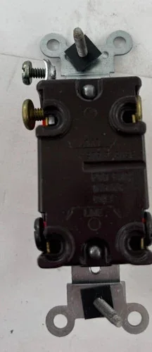 Leviton 1222-2 Double-Pole 20A Toggle Switch — product image 3 of 6