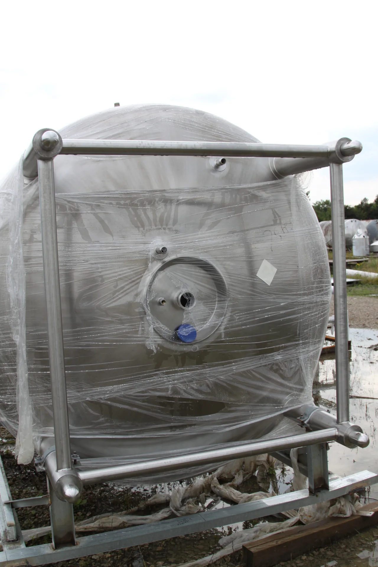 1,000 Gal Jacketed Process Tank w/ Pipe Bridge & Anchor — product image 3 of 3