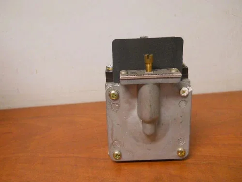 Cutler-Hammer D80ND1A Pneumatic Timer Series A2 On-Delay/Off-Delay Convertible — product image 3 of 3
