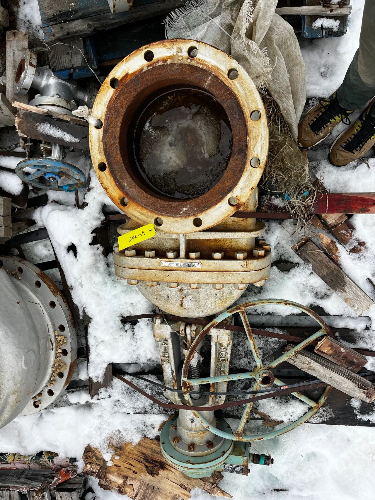 DSI 14 Inch Class 150 Cast Steel Gate Valve FIG 600 637XF with Zy-Tech B6207 Bevel Gear Operator — primary product image