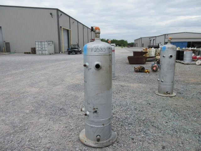 KW International 16" x 3' Vertical Blowcase Pressure Vessel — product image 2 of 6