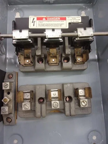 ITE JF422 Fusible Safety Switch, 3-Pole, 60A, 240V, NEMA 1 — product image 4 of 9