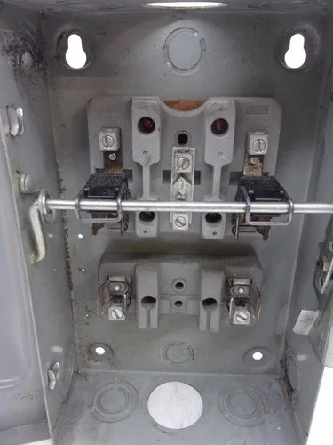 ITE Gould HU322 General Duty Safety Switch, 60A, 2P, Fusible, 240V, NEMA 1 — product image 4 of 8