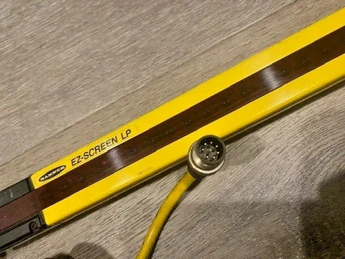 Banner Engineering EZ-SCREEN LP Safety Light Curtain Receiver SLPR25-1110P8 — product image 5 of 6