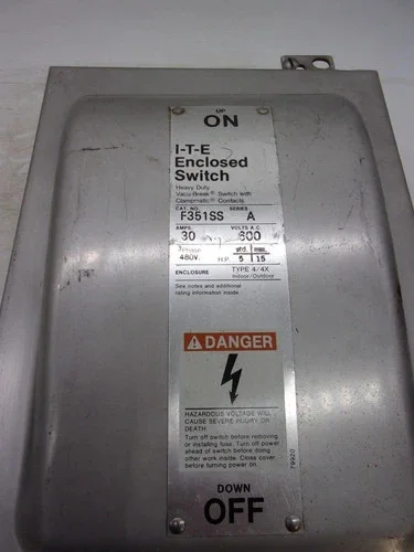 Siemens I-T-E F351SS Heavy Duty Safety Switch, 30A, 600V, 3-Pole, Fusible, NEMA 4/4X Stainless Steel Enclosure — product image 2 of 9