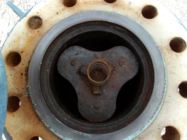 PECOFacet Vertical Gas Filter Housing 8-5/8 in x 16 in — product image 3 of 11