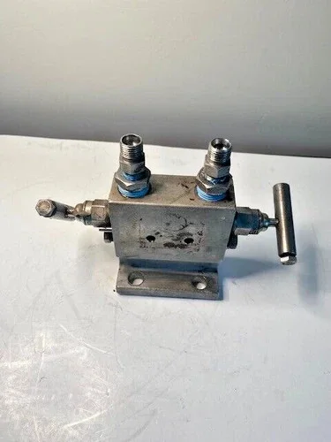Parker PGI M-650SCT-WAW3 Transmitter Isolation Block & Bleed Valve 10000 PSI Stainless Steel — product image 4 of 5