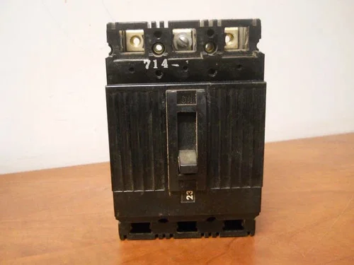 General Electric TE132030 30A 240V 3-Pole Molded Case Circuit Breaker — primary product image