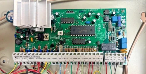 DSC Power 832 PC5010 Security System Control Panel — product image 4 of 5