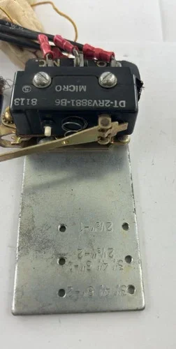 Honeywell MICRO SWITCH DT-2RV3881-B6 Snap-Action Limit Switch — product image 2 of 4