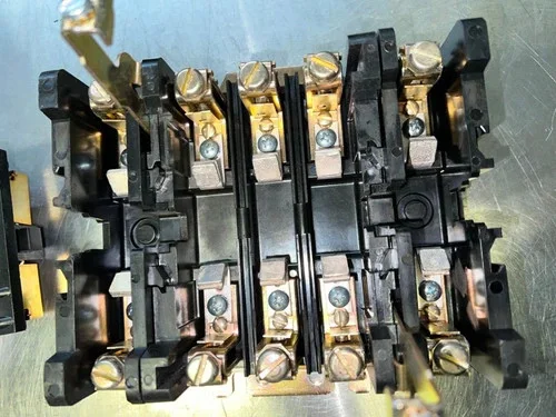General Electric CR305T Size 2 Magnetic Contactor, 50A, with Auxiliary Contacts — product image 4 of 6