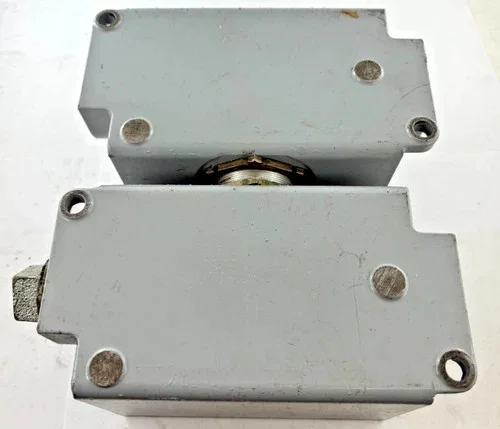 Allen-Bradley 800H-2HHX7 Heavy Duty Push-Button Station Base, 2 Gang Deep — product image 5 of 5