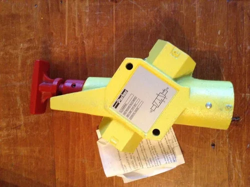 Parker LVANNA 3-Position Lock Out Directional Hand Valve — primary product image