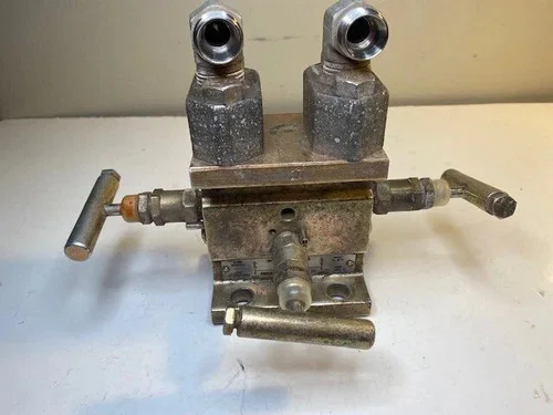 Anderson Greenwood M4AVIC Instrument Manifold Valve — primary product image