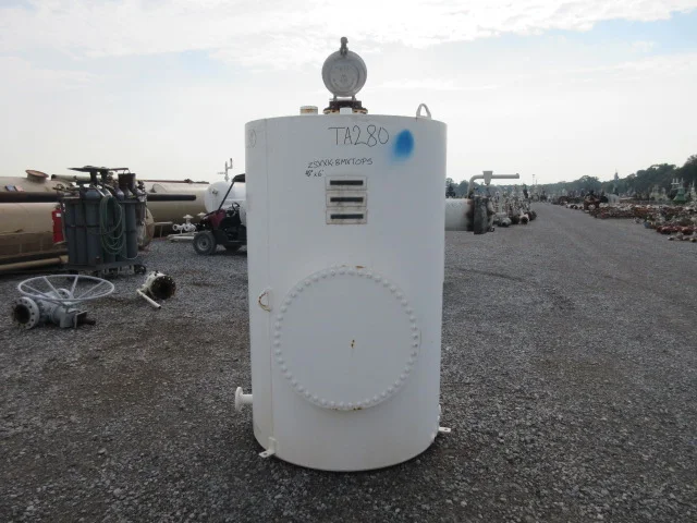 Vertical Steel Storage Tank TA280, 42" Diameter x 6' Height — primary product image