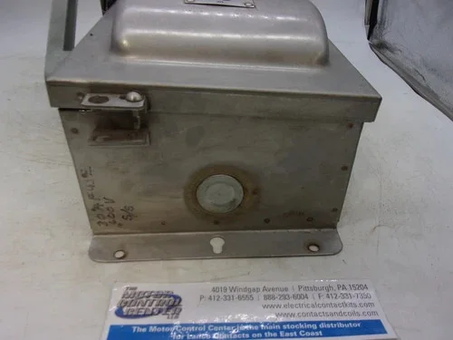 Siemens I-T-E F351SS Heavy Duty Safety Switch, 30A, 600V, 3-Pole, Fusible, NEMA 4/4X Stainless Steel Enclosure — product image 8 of 9