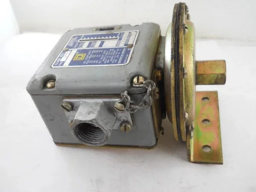 Square D Class 9012 Type AMW-1 Air Limit Switch — product image 2 of 6