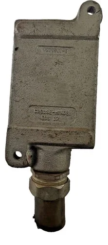 Crouse-Hinds DSD918 S153 M70 Front Operated Cover with Red Pushbutton Assembly, 600VAC — product image 5 of 8