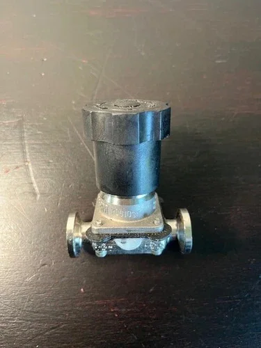 ITT Pure-Flo 0.5-316L-RA20MAX-CWP150 Diaphragm Valve with 1/2" Sanitary Fittings — primary product image