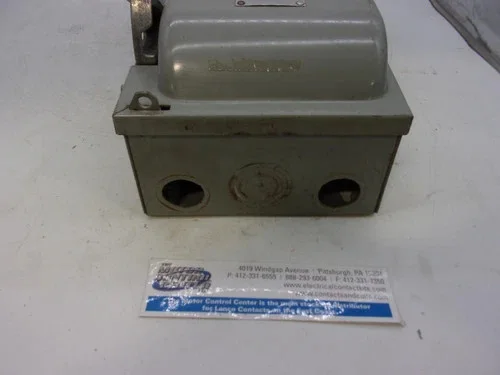 Gould ITE F352 Heavy Duty Vacu-Break Safety Switch, 60A, 600V, 3-Pole, Fusible, NEMA 1 — product image 7 of 8