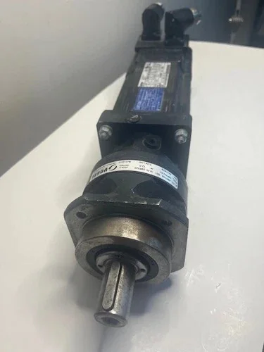 Lenze MCS 09H41-RS0P1-A14N-ST5800N-R0SU Synchronous Servo Motor with Vogel MPRN 01 Planetary Gearbox, 1.6 kW (2.15 HP) — product image 4 of 6