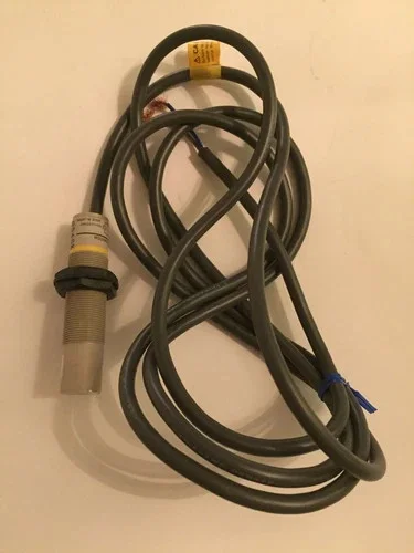 Omron Capacitive Proximity Switch E2K-X8MY1 — primary product image