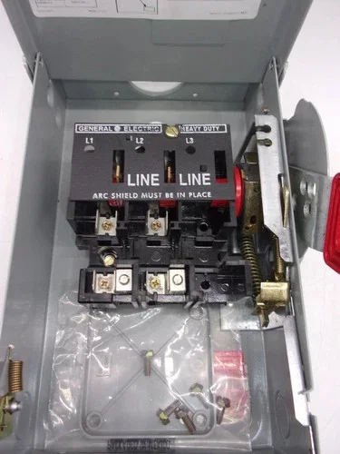 GE Heavy Duty Safety Switch TH3221R, 30A, Fusible, NEMA 3R — product image 5 of 8