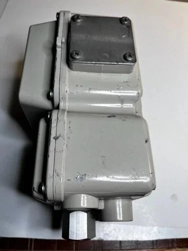 Honeywell MagneW 3000 Plus Electromagnetic Flowmeter Converter MGG14C-CC4H-XBXX-SHA — product image 3 of 6