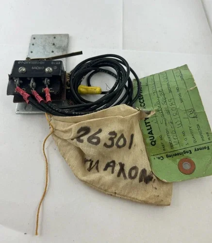 Honeywell MICRO SWITCH DT-2RV3881-B6 Snap-Action Limit Switch — primary product image