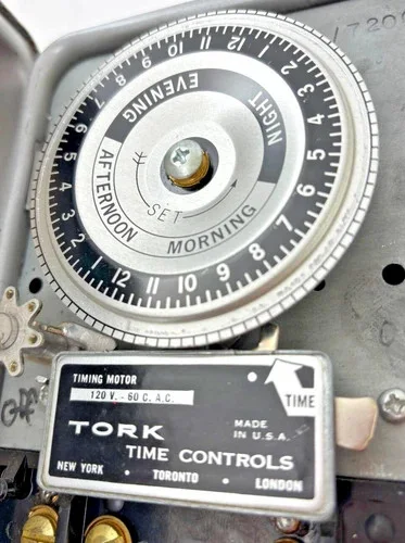 Tork 7200 24-Hour Dial Time Switch with Omitting Device — product image 3 of 4