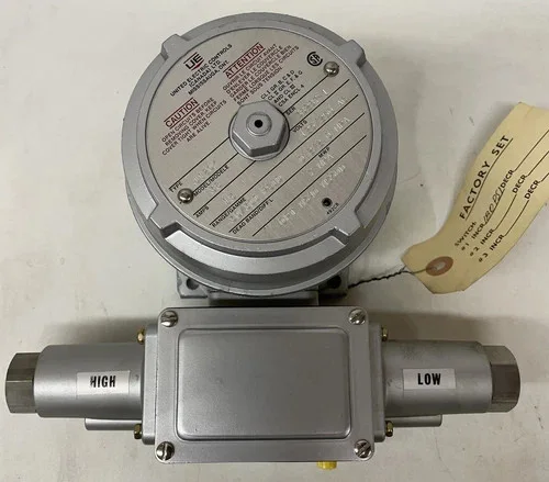 United Electric Controls J120K-38 Differential Pressure Switch — primary product image