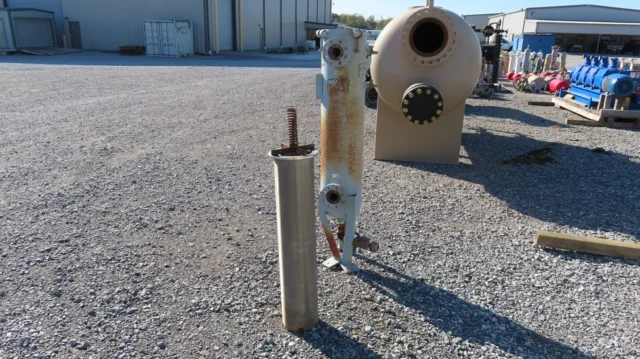 MC Welding & Fabrication Vertical Pressure Vessel 10.75in x 3ft3in — product image 10 of 10