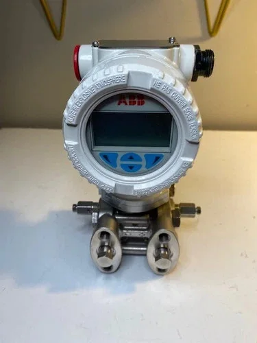 ABB 2600T Series Differential Pressure Transmitter 266DSHESSB2A1 with SMART 4-20 mA Output and Display — primary product image