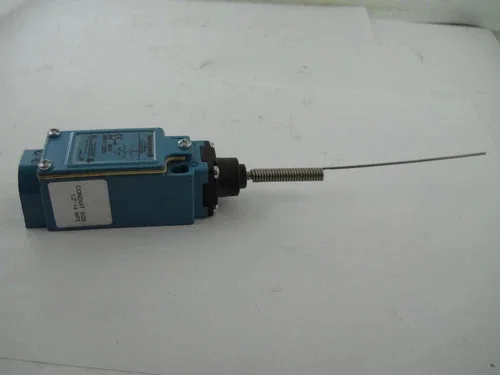 Honeywell MICRO SWITCH GLCA01K8A 1NC/1NO SPDT Limit Switch with Wobble Stick — product image 2 of 5