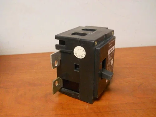 Eaton Cutler-Hammer BW2200 2-Pole 200A Circuit Breaker — product image 3 of 9