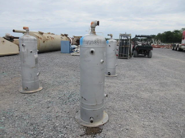 KW International 16" x 3' Vertical Blowcase Pressure Vessel — product image 4 of 6