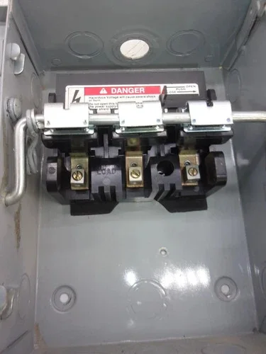 ITE JU321 Heavy Duty Safety Switch, 30A, 240V, 3 Pole, Non-Fusible, NEMA 1 — product image 4 of 8