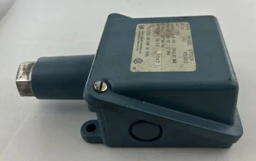 United Electric Controls H100-190 Vacuum Switch — product image 3 of 5