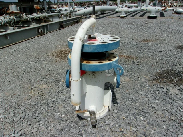 PECOFacet Vertical Gas Filter Housing 8-5/8 in x 16 in — primary product image