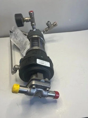 ITT Dia-Flo 3/4" Diaphragm Valve .75-F-428L-8-0-0-TME-B209-HW3-PR4-SRI with SRI Positioner — product image 6 of 7